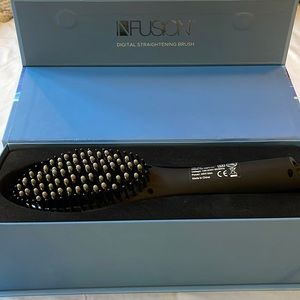 NFUSION - Digital Straightening Brush. Only used twice. Comes in original box.